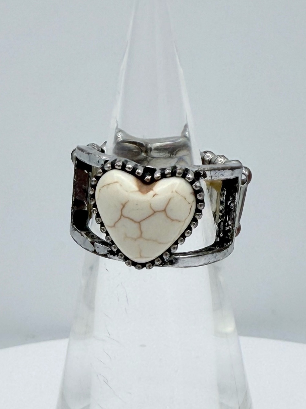 Crackled White Faux-Stone Heart Stretch Band Ring Jewelry